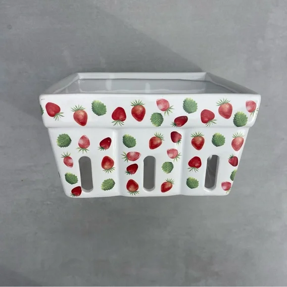 Porcelain Berry Basket - Picture 6 of 7